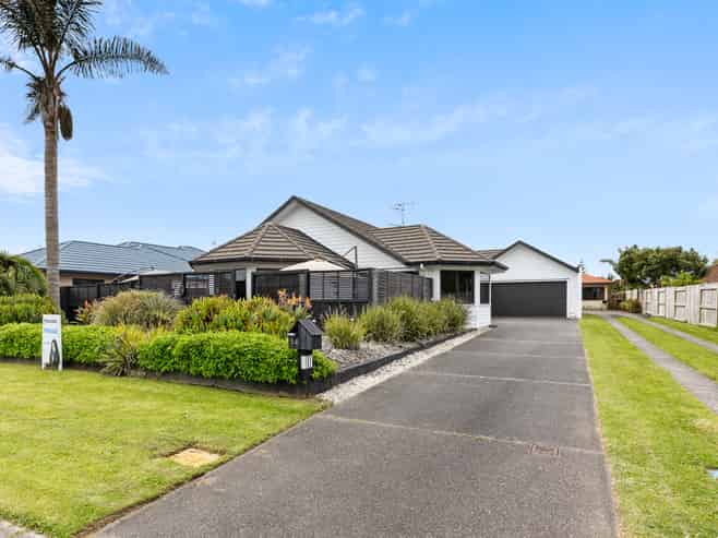54 Corinth Grove, Papamoa
