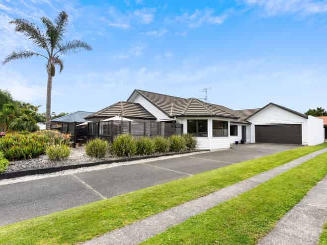 54 Corinth Grove, Papamoa