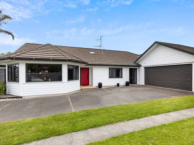 54 Corinth Grove, Papamoa