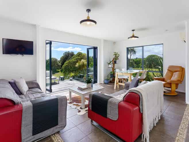 2A Otaihanga Road, PARAPARAUMU BEACH