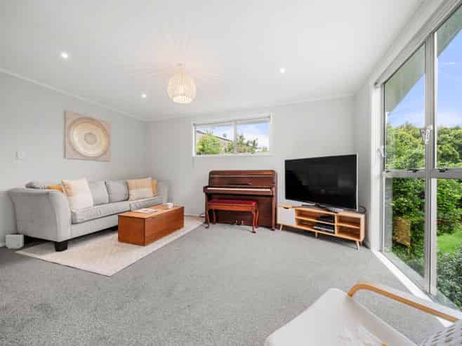 15 Gails Drive, Okura