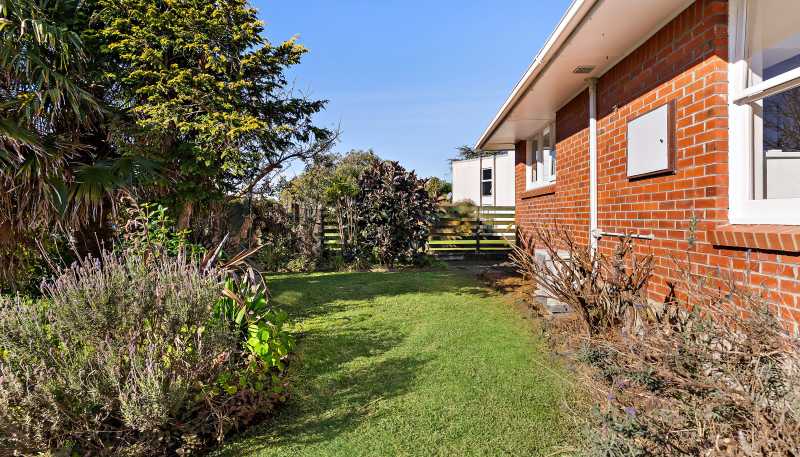 1 and 2/34 Evelyn Place, Hillcrest