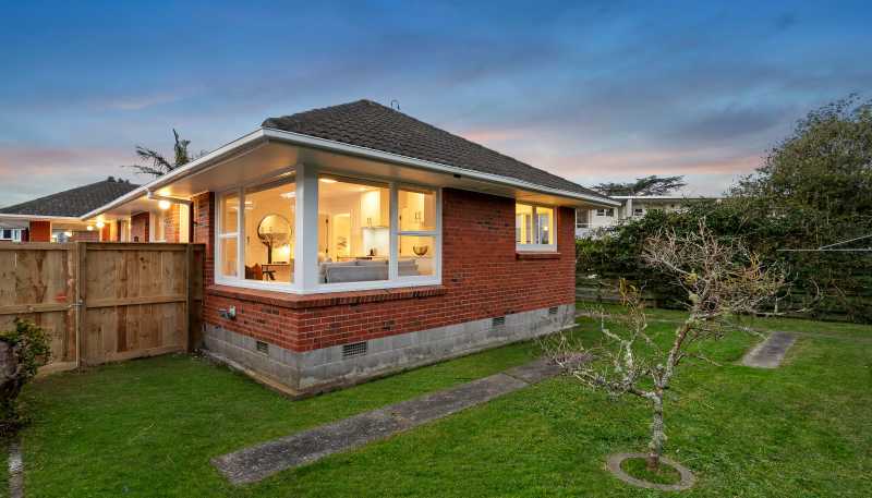 1 and 2/34 Evelyn Place, Hillcrest