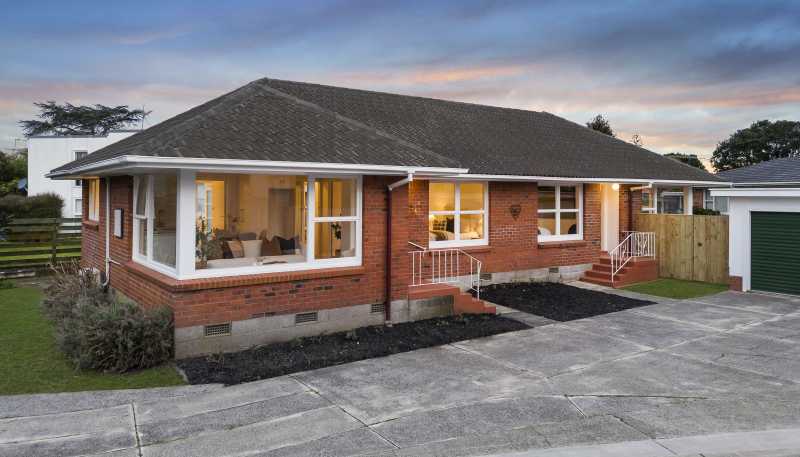 1 and 2/34 Evelyn Place, Hillcrest