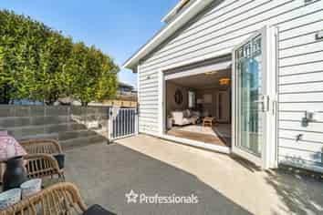 14 Ronald Scott Grove, Riverstone Terraces