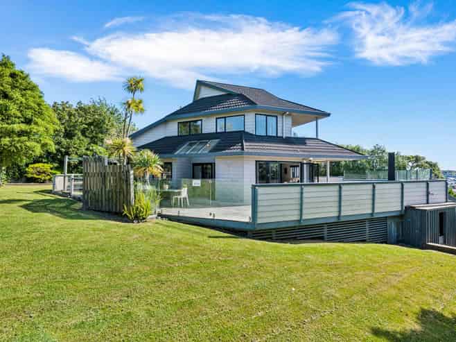 30 Royalty Rise, Red Beach