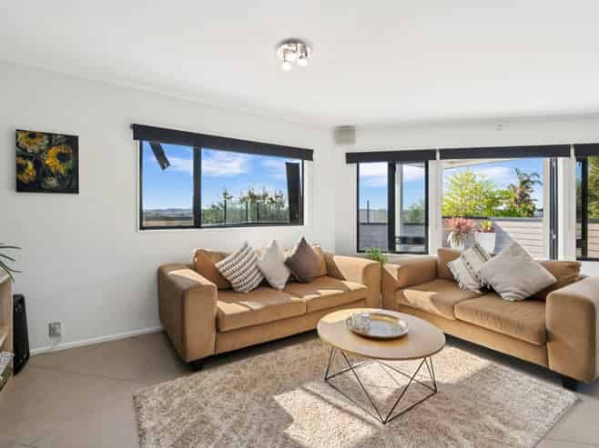 30 Royalty Rise, Red Beach