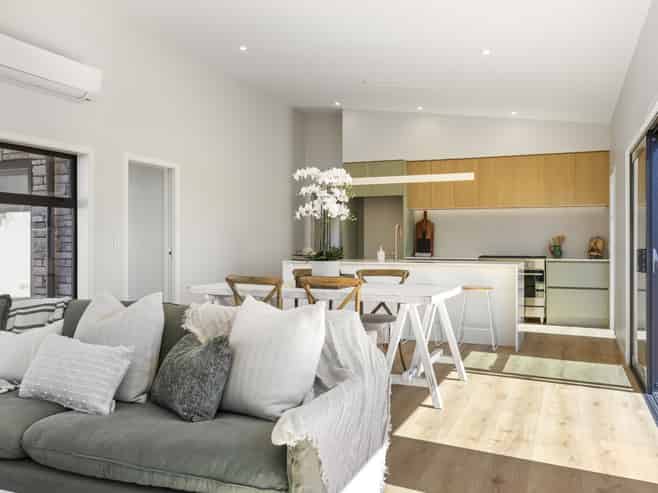 15 Makomako Crescent, Wharewaka