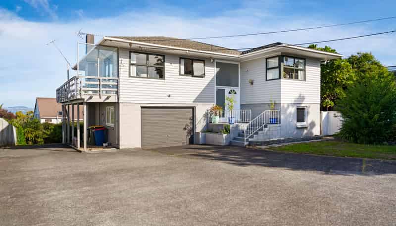 213 Hobsonville Road, West Harbour