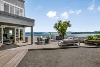 58 Ferry Road, Days Bay, Eastbourne