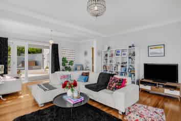 58 Ferry Road, Days Bay, Eastbourne