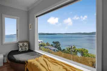 58 Ferry Road, Days Bay, Eastbourne