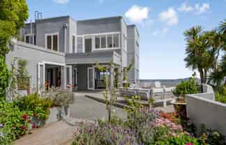 58 Ferry Road, Days Bay, Eastbourne