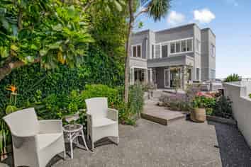 58 Ferry Road, Days Bay, Eastbourne