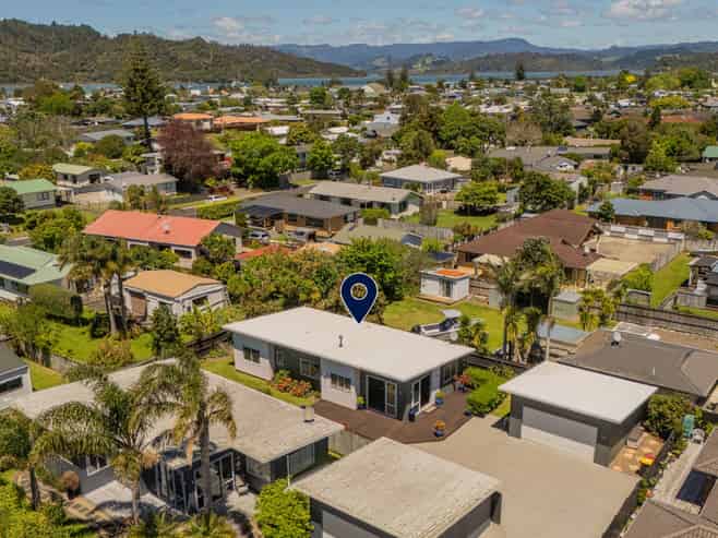 20b Cholmondeley Crescent, Whitianga