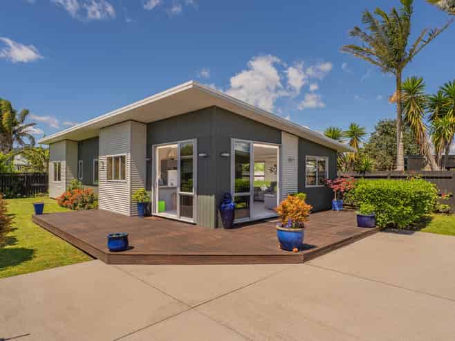 20b Cholmondeley Crescent, Whitianga