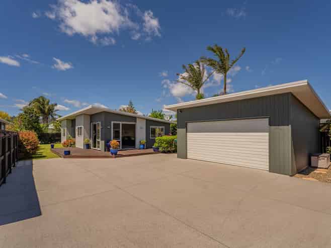 20b Cholmondeley Crescent, Whitianga