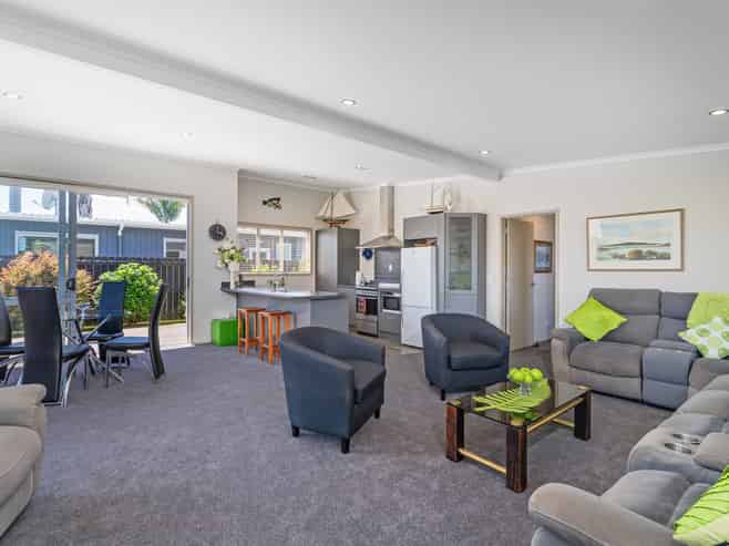 20b Cholmondeley Crescent, Whitianga