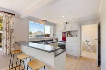 10 Sophora Place, PARKLANDS