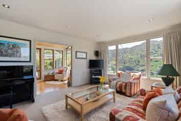 7 Doris Gordon Crescent, Crofton Downs