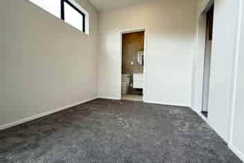 7 Preston Avenue, Mount Albert