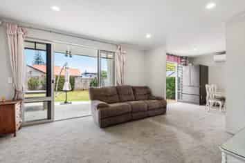 79 Kingdale Road, Henderson