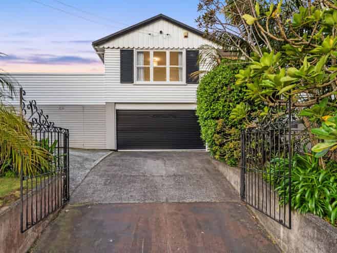 565 Riddell Road, Glendowie