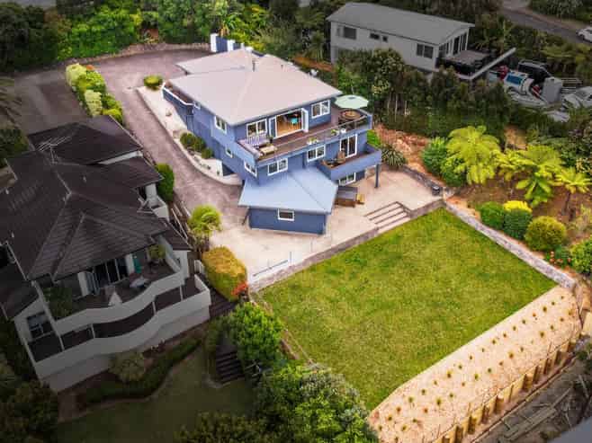 286 Whangaparaoa Road, Red Beach