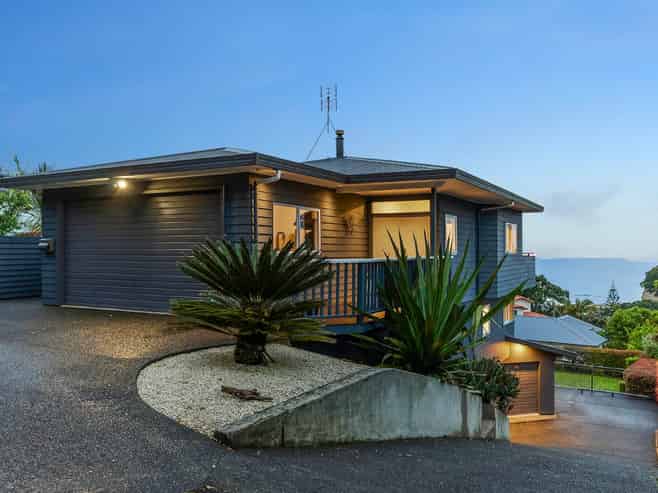 286 Whangaparaoa Road, Red Beach