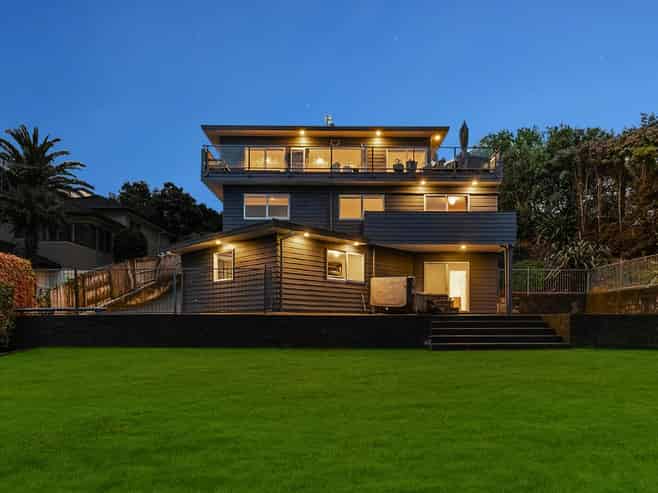 286 Whangaparaoa Road, Red Beach