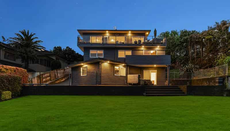 286 Whangaparaoa Road, Red Beach