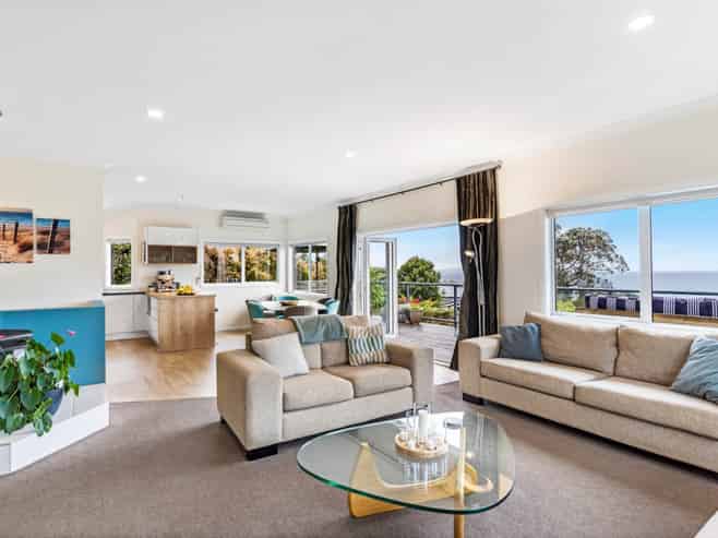 286 Whangaparaoa Road, Red Beach