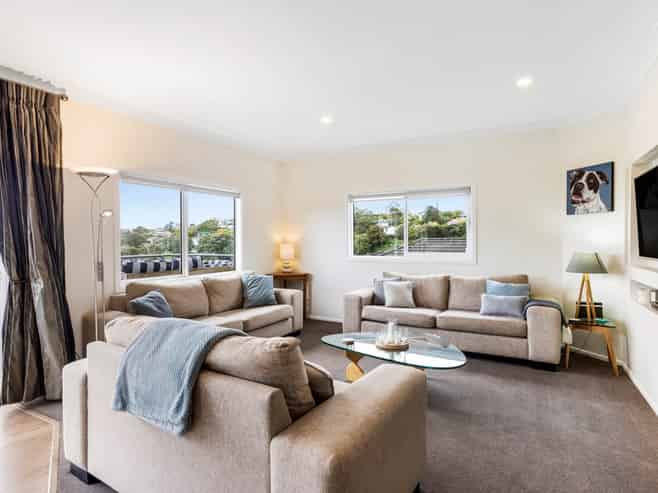 286 Whangaparaoa Road, Red Beach