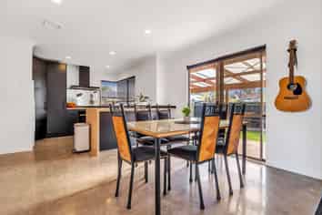 88 Dixon Road, Glenview