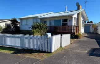 8 Hywell Place, Manurewa