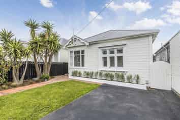 8 Te Whiti Street, Kilbirnie