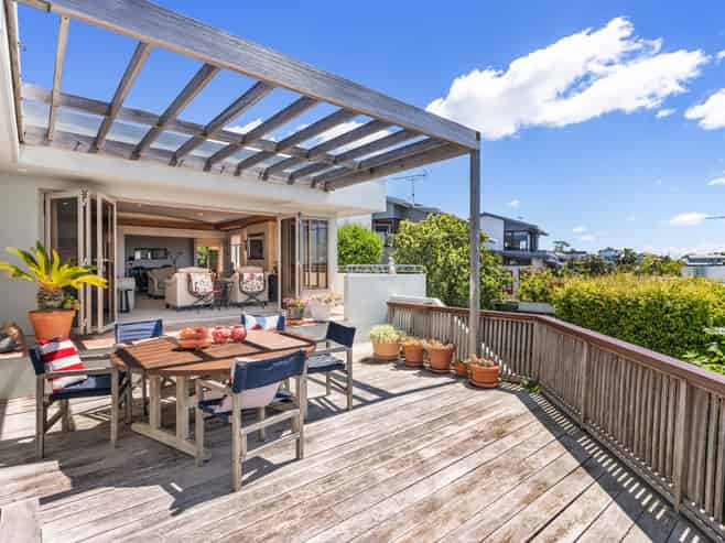 9 Braemar Road, Castor Bay