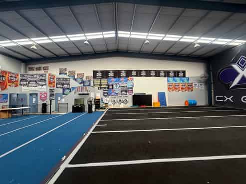 Warehouse or workshop with lockable yard