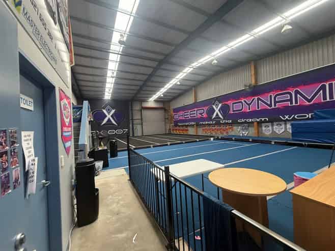 Warehouse or workshop with lockable yard