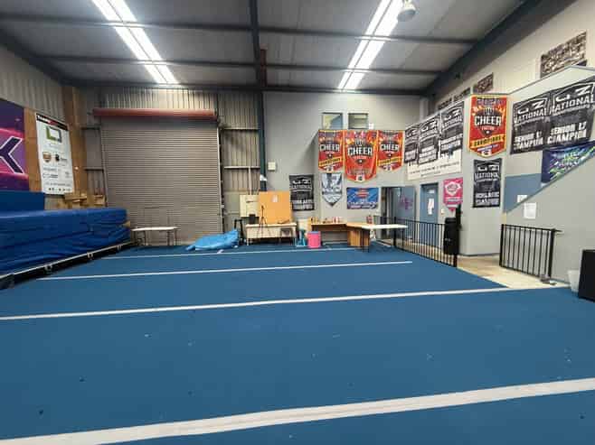 Warehouse or workshop with lockable yard