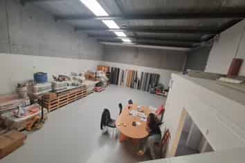 Tidy Commercial Unit 