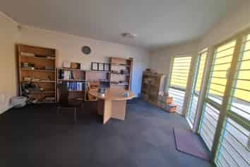 Tidy Commercial Unit 