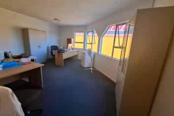 Tidy Commercial Unit 