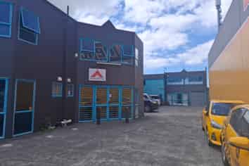 Tidy Commercial Unit 