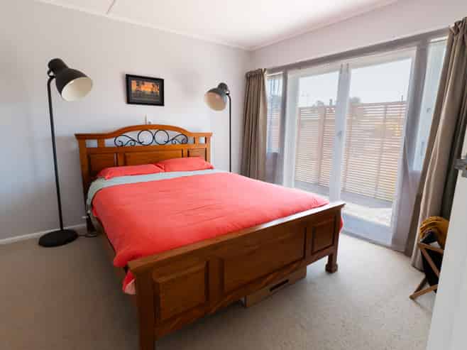 2/64 Menin Road, Onekawa