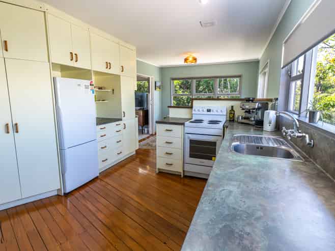 2/64 Menin Road, Onekawa