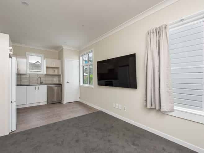 b/15 Hall Street, Newtown