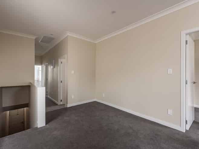 b/15 Hall Street, Newtown