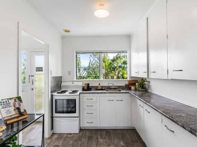 2/201 Mt Smart Road, Onehunga