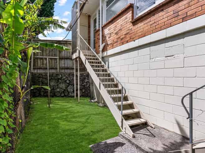 2/201 Mt Smart Road, Onehunga
